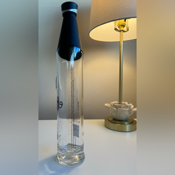 Stoli Elit Stolichnaya Vodka 750ml Empty Bottle with Cap - Picture 4 of 6